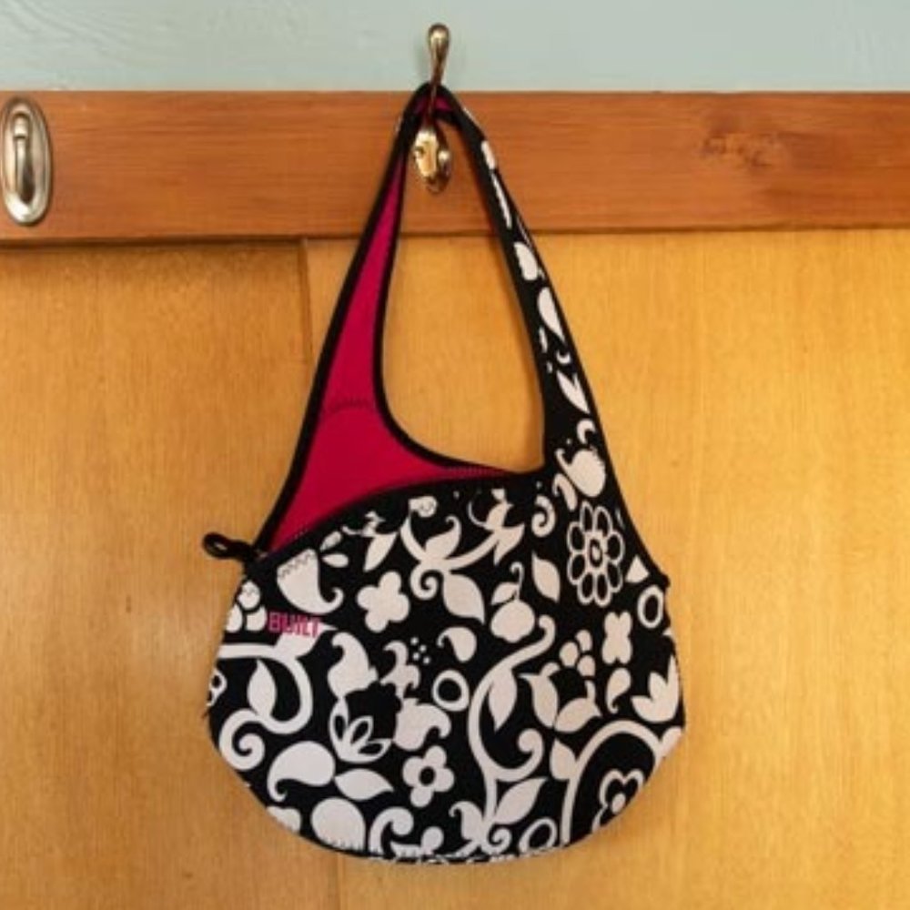 Built Black & White Hawaiian Floral w. Zipper Pink Interior Lunch Handbag